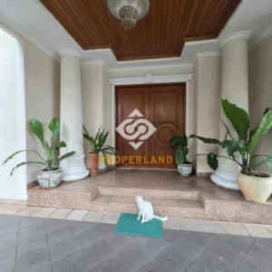 Rumah Terawat 2 Lantai dekat Cipete Raya, Jakarta Selatan — LT 650 m², LB 700 m², SHM, Dekat MRT, Bebas Banjir