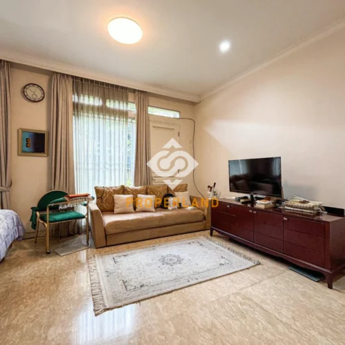 rumah 2 lantai semi furnished kebayoran lama jakarta selatan