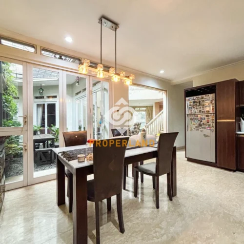 rumah 2 lantai semi furnished kebayoran lama jakarta selatan